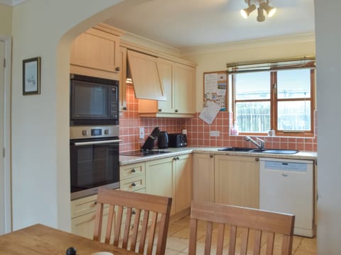Kitchen | Ty Celyn, Broad Haven