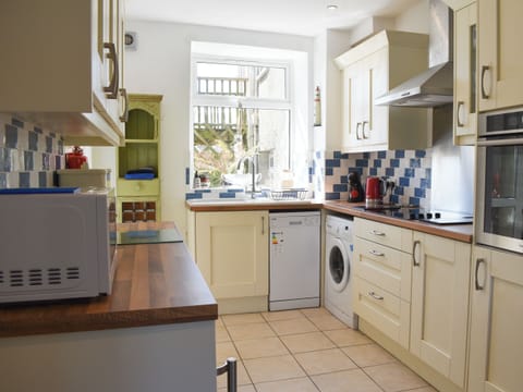 Kitchen area | Ty Newydd, Pontllyfni, near Caernarfon