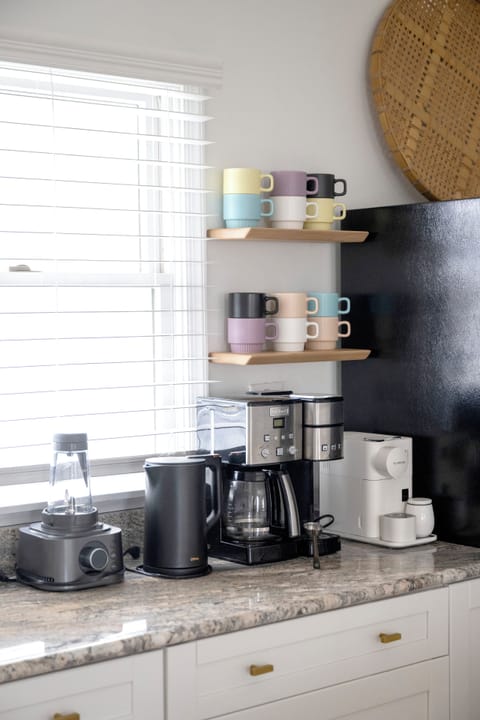 Espresso? Tea? Smoothie? Maragrita? We've got you. 