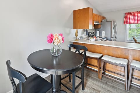 Dining Area | Dishware Provided