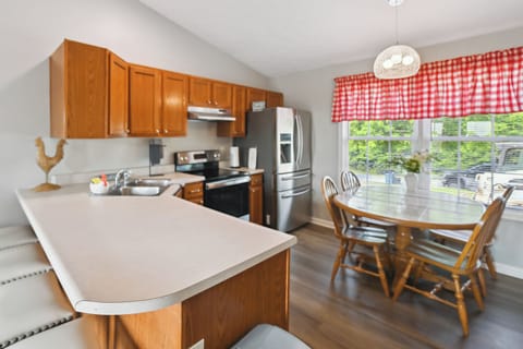 Kitchen | Keurig Coffee Maker | Blender