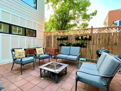 Shared Spring/Summer Courtyard w/ Patio Seating, Herb Garden, Fire pit, Grills