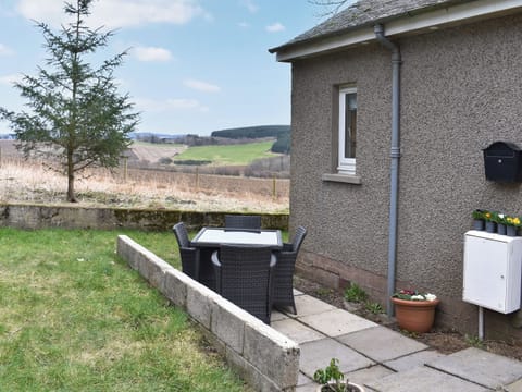 Winter Exterior | Muir Cottage - Asloun Farmstay, Alford