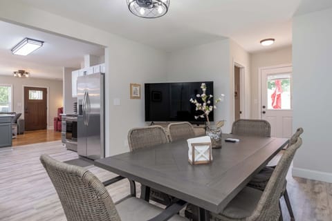 Dining space for entertaining. 