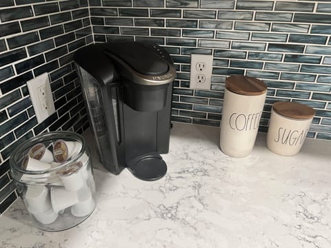 Enjoy complimentary Keurig capsules! 12 cup coffee maker also available 