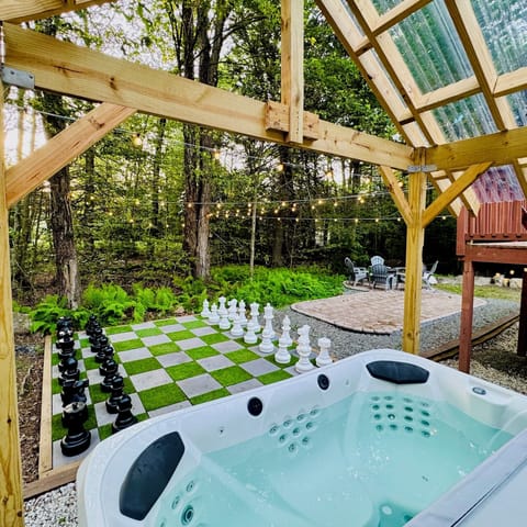 Outdoor Oasis! Unwind in the hot tub among the trees.