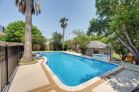 San Antonio Vacation Rental | 4BR | 2.5BA | 2,738 Sq Ft | Stairs Required