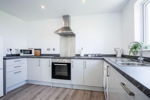 Beach View - 2 Bedroom Apartment - Llanelli (4992)