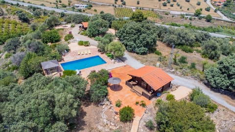 Natural space with two wooden cabins, ideal for independent families or friends. natural experience.