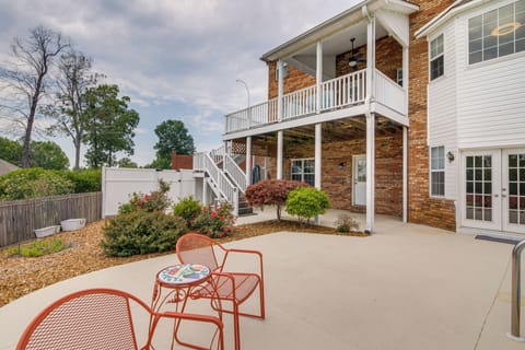 Lexington Vacation Rental | 3BR | 4BA | 2,300 Sq Ft | Steps Required to Enter