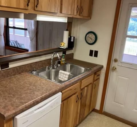 Kitchen! Fully stocked!