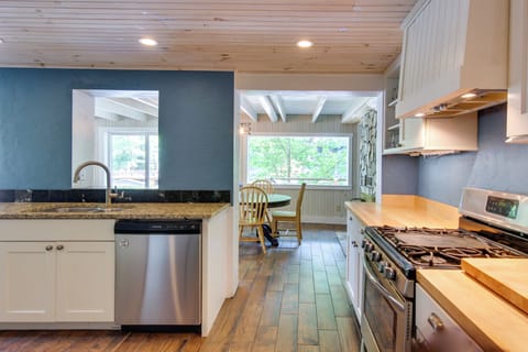 Kitchen | Cooking Basics | Coffee Maker | Paper Towels/Trash Bags Provided