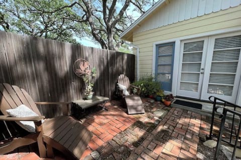 Private Patio off Master Bedroom, Enjoy secluded coffee in the morning 