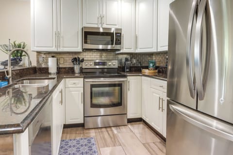 Kitchen | Equipped w/ Cooking Basics