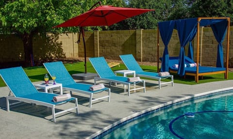 Pool lounge furniture