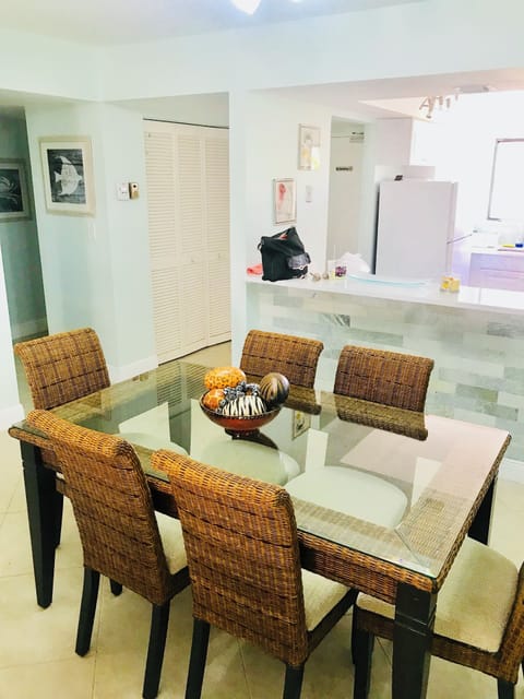 Dining room table seats 6