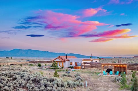 1000 sq ft house set on 2 acres of vastness. Enjoy the seclusion and privacy.