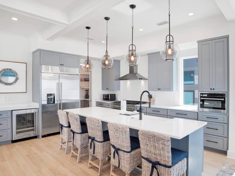 Breakfast Bar - Seats 5