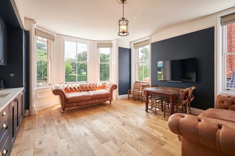 Flora, Whitby - Host & Stay