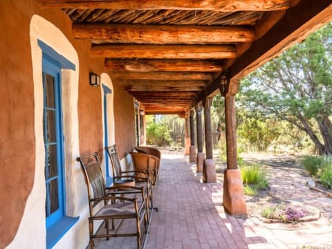 Welcome To Caster's Retreat!