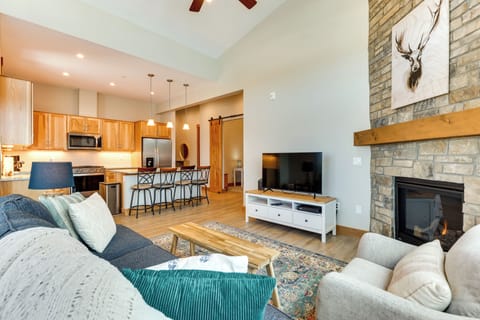 Living Room | Flat-Screen TV | Fireplace | Board Games