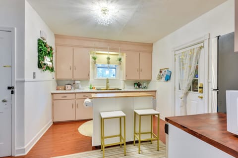 Kitchen | Cooking Basics | Coffee Maker | Paper Towels/Trash Bags Provided