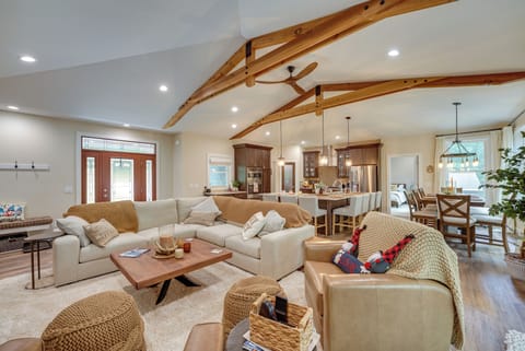 Free Soil Vacation Rental | 5BR | 3BA | 2,800 Sq Ft | Stairs Required