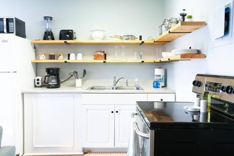 Well stocked kitchen (coffee pot, french press, toaster, blender, pots/pans, dinnerware, utensils, cooking sheets, & more)