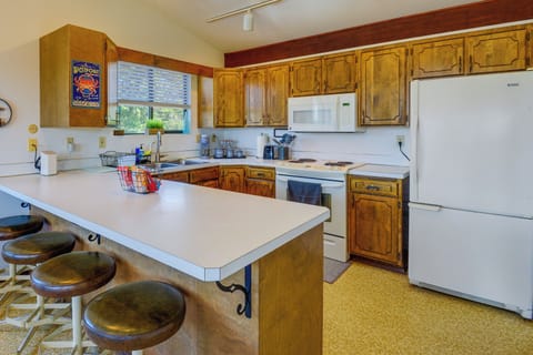 Kitchen | Keurig Coffee Maker | Dishwasher | Spices