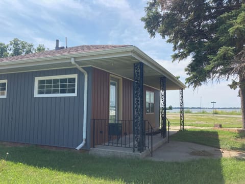 Expansive spaces, with no neighbor on either side of the house on the block.