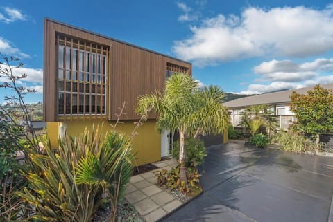 Tahunanui Beach Oasis - Nelson Holiday Home