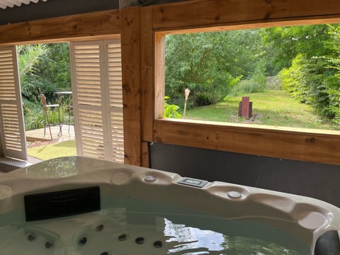 Indoor spa tub