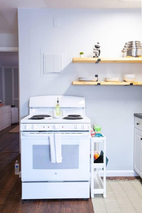 Oil, salt, & pepper and more provided