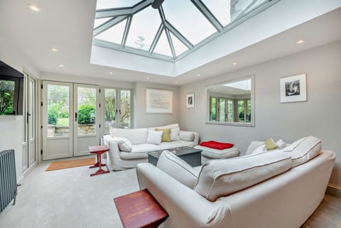 Fleur de Lys Garden Room - StayCotswold