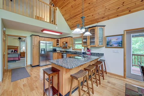 Kitchen | Coffee Maker | Spices | Dishwasher Not Available For Guest Use