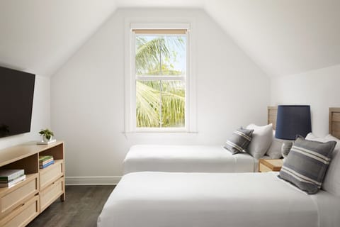 Unit with 2 Double size beds with Garden View