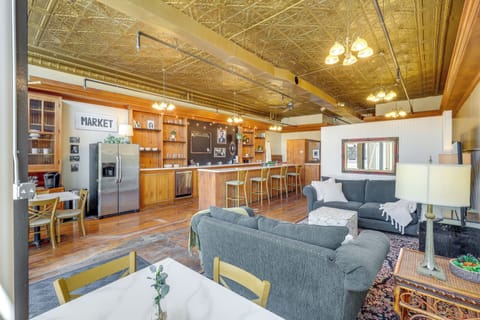 Dining Area | Dining Table | Dishware/Flatware