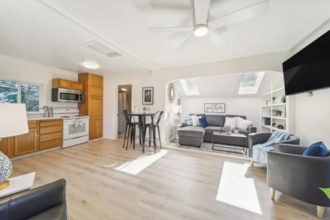 Living Room | Queen Sleeper Sofa | Smart TV | Gas Stove | Central A/C