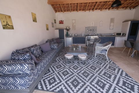 ARLES vacation rental villa with pool and pool house  for rent 