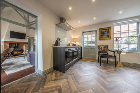 Ground floor: Through to the sitting room