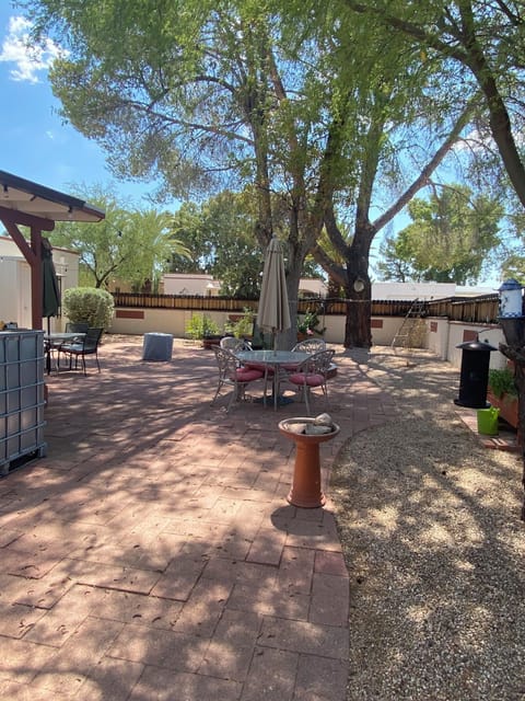 Large fully enclosed backyard. Dog safe. Barbecue and pizza oven.