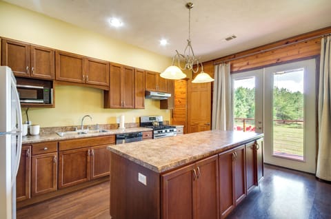 Kitchen | Cooking Basics | 2 Coffee Makers | Paper Towels/Trash Bags | Blender