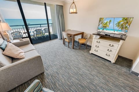 Direct Oceanfront, Beautifully Decorated