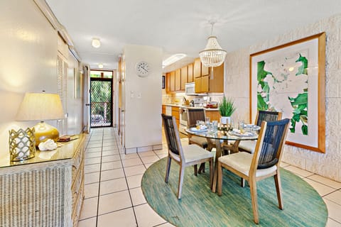 Screen Entrance door to let the Ocean air in