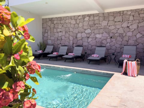 Sunloungers for the entire crew!