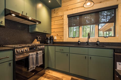 BlackDiamondLodge_Kitchen_4