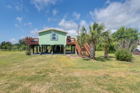 Crystal Beach Vacation Rental | 2BR | 1BA | 700 Sq Ft | Stairs Required