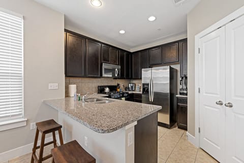 Cook a storm in this stunning beautifully designed kitchen w/ modern appliances 