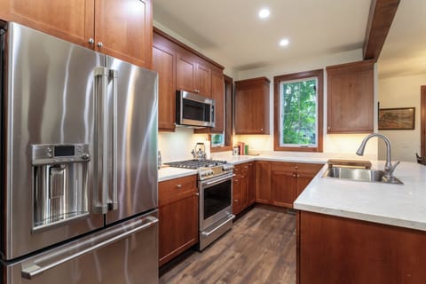 Brand-new stainless steel appliances, chefs kiss!