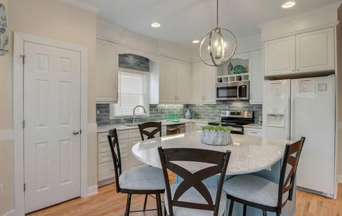 Kitchen, Nicely Equipped, Poet's Place